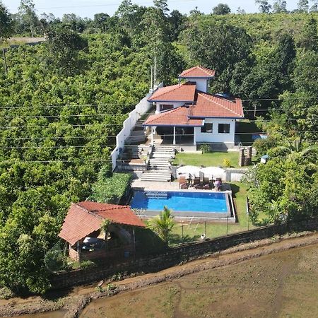 Peaceful Villa With Pool Near Hikkaduwa 앰발랑고다 외부 사진